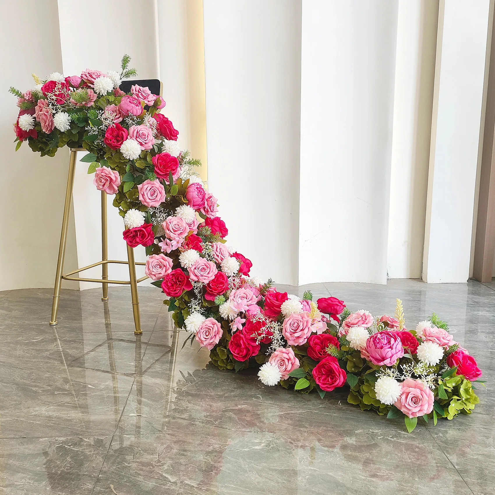Künstlicher rosa-weißer Rosen-Tischläufer, florale Reihe, Hochzeitstisch-Mittelstück-Arrangement, Bankett-Hintergrund-Blumendekoration – Detail 6