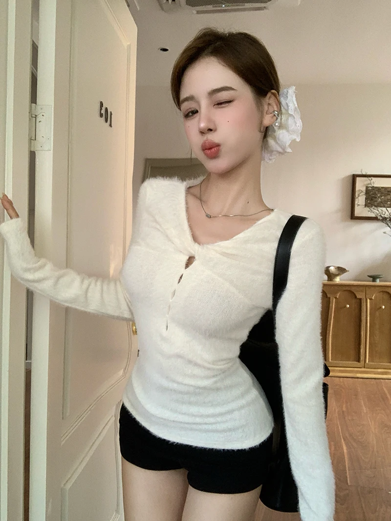 Elegant Plush Long Sleeve Knitted T-Shirt V-Neck Hollow out Slimming Women's Fashion Autumn Winter New Arrival Korean Sle