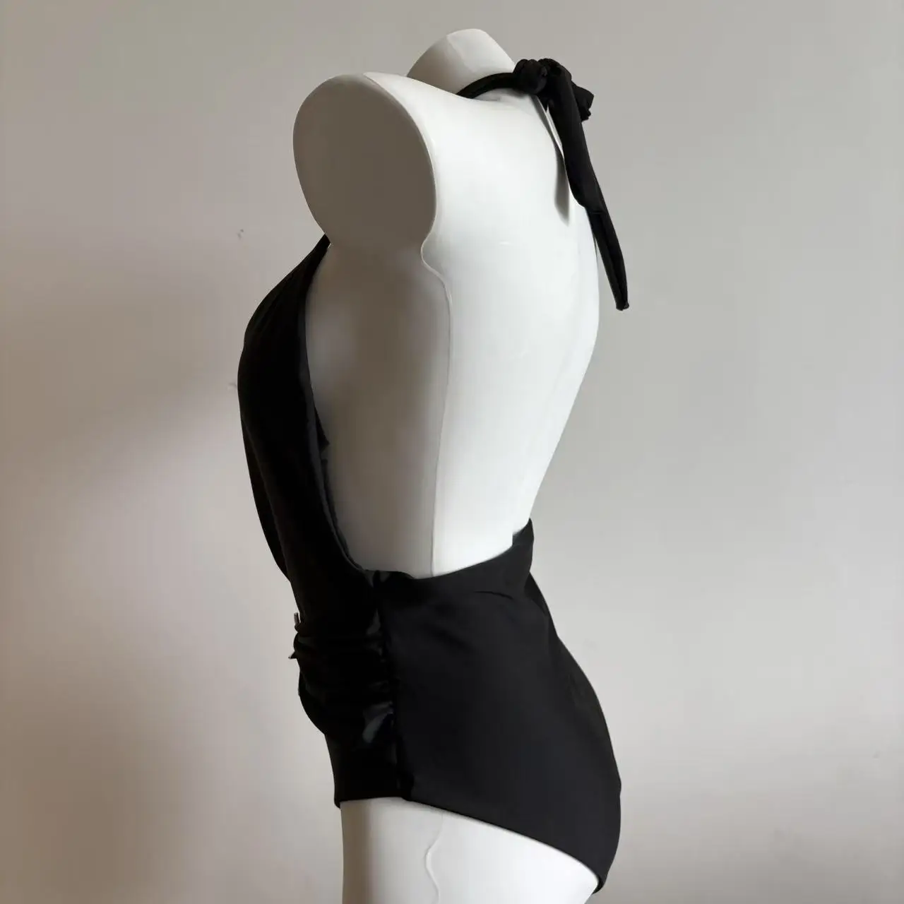 Dwuczęściowe stroje kąpielowe dla eleganckich kobiet, jednoczęściowe kostiumy kąpielowe z rozcięciem w kształcie rozgwiazdy, seksowne bikini z wiązaniem na szyi i spódniczką.