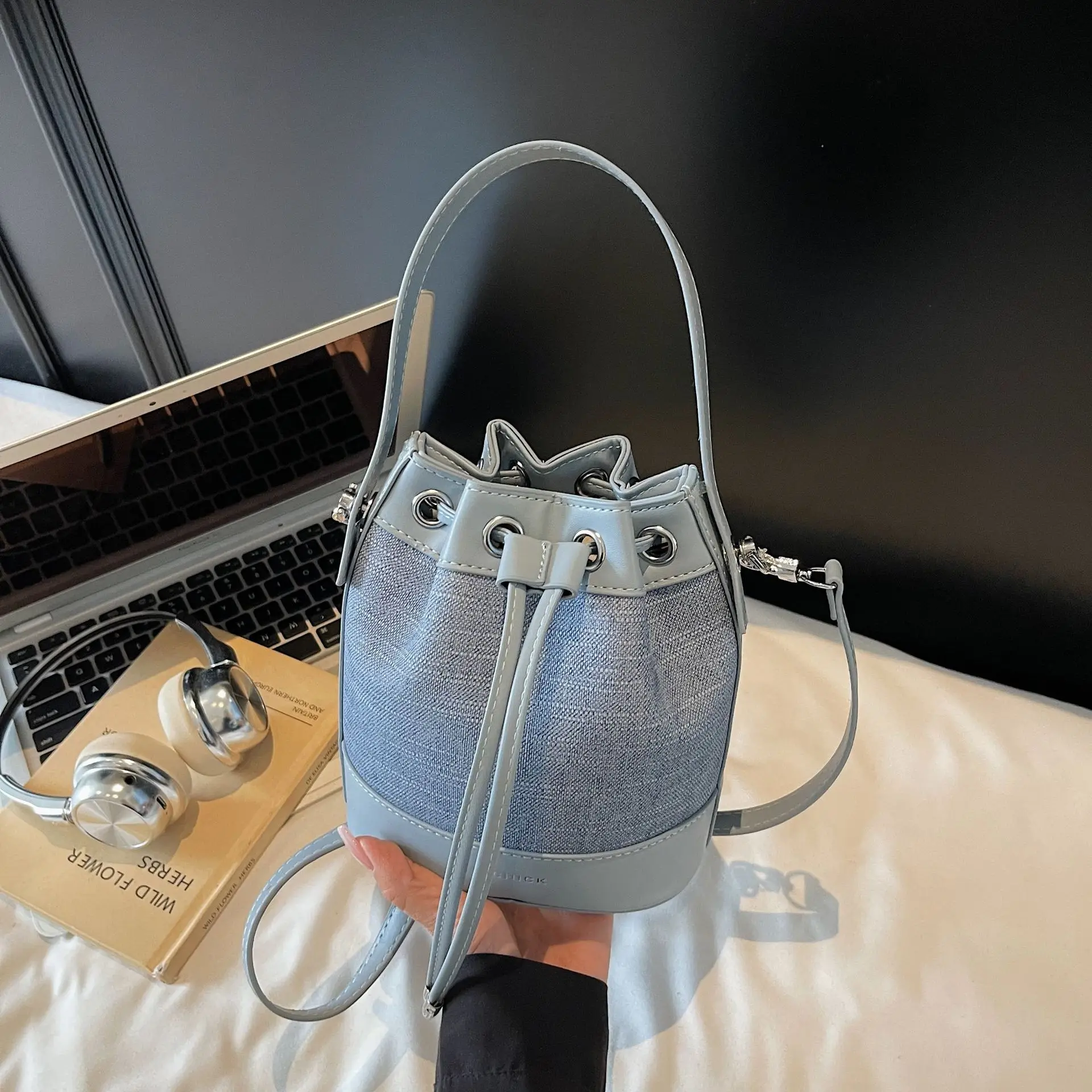 

2025 New Versatile Shoulder Bag for Women Elegant Minimalist Bucket Bag Fashion Retro Crossbody Purse Stylish Work Tote