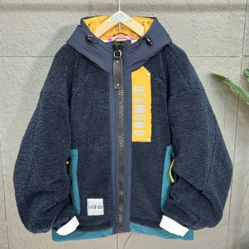 Męska kurtka zimowa z bawełny, ocieplana, uniwersalna, modna, z amerykańskim polarowym wykończeniem i designerskim łączeniem materiałów.