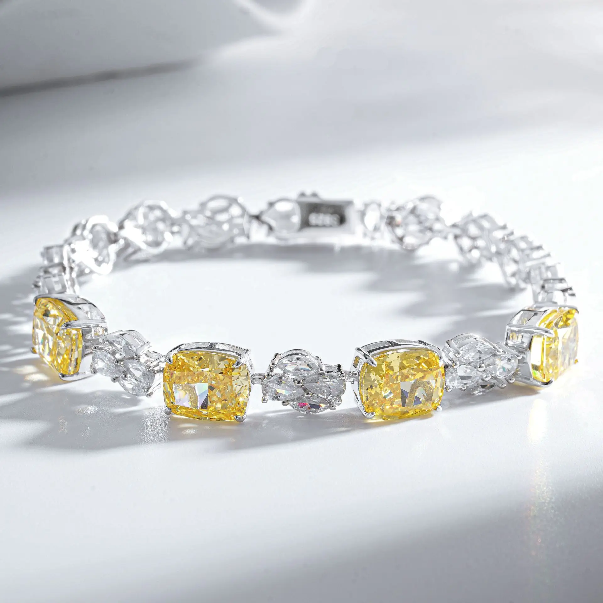 18K white gold and platinum PT950 bracelet for women, luxurious diamond-studded luxury ice flower cut bracelet