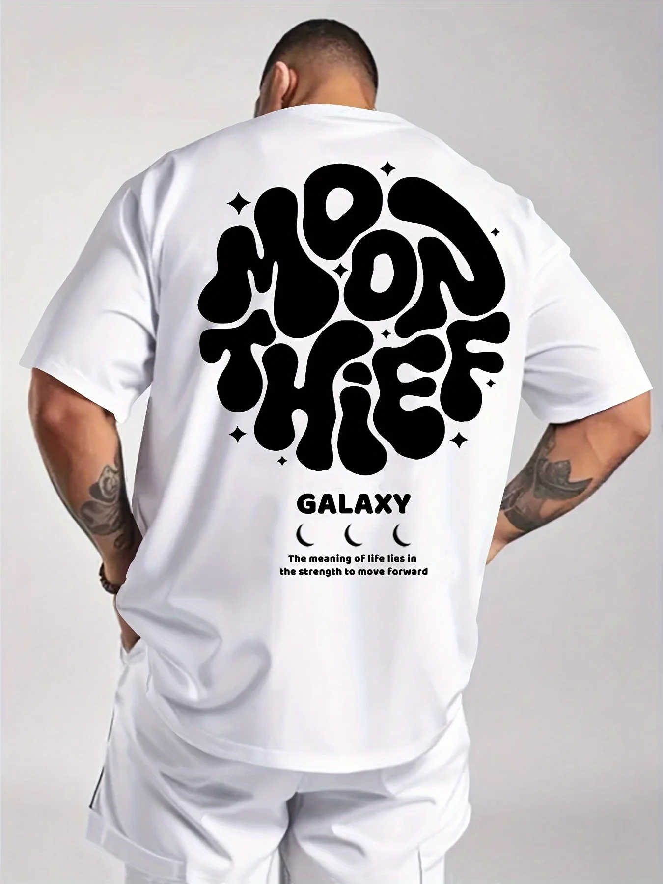 Trendiges Sommer-Essential: Schwarzes T-Shirt mit Galaxy Moon Thief Grafik aus 100% Baumwolle, bequem und leicht für Herren – Detail 5