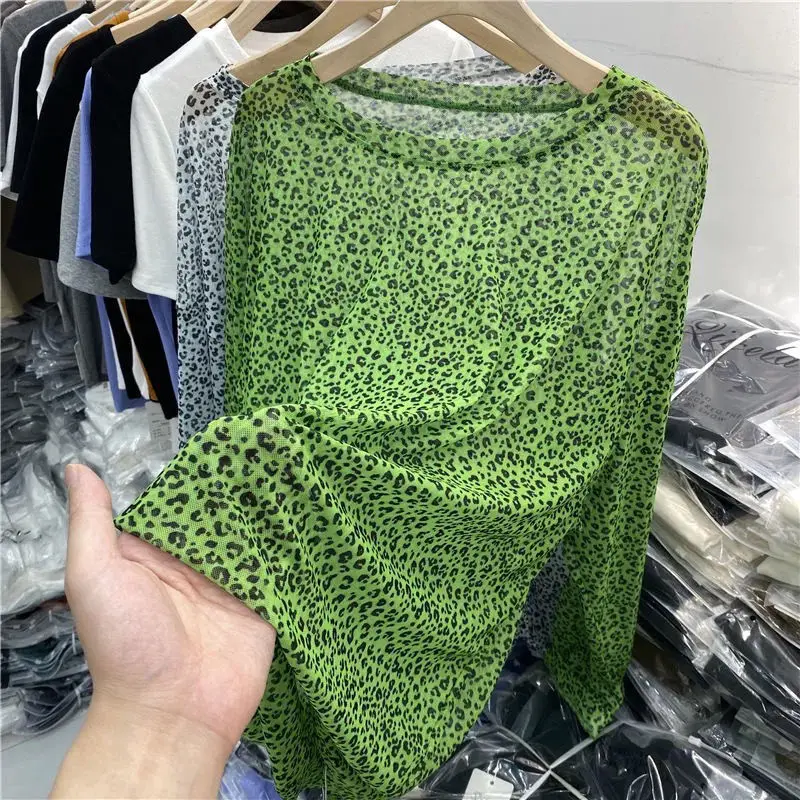 Camiseta feminina de manga comprida com gola redonda, pulôveres solto estampado leopardo, blusa de renda oca, moda casual, rua alta, novo, verão