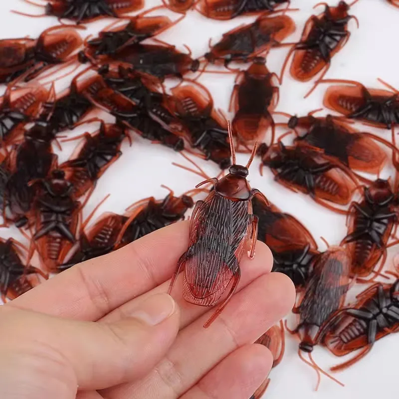 50/100Pcs Halloween gadget Plastic Cockroaches Joke Decoration Props Rubber Toy Gags Practical Jokes Toys Plastic Bugs Cockroach view 2