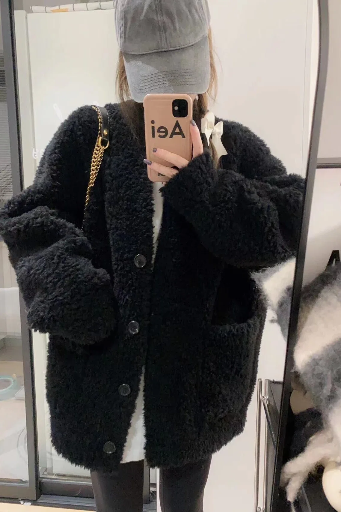 Retro Fashion Long Sleeve V-neck Women Woolen Coat 2023 Autumn and Winter Commute Style Pocket Fur Stitching Faux Fur Coat