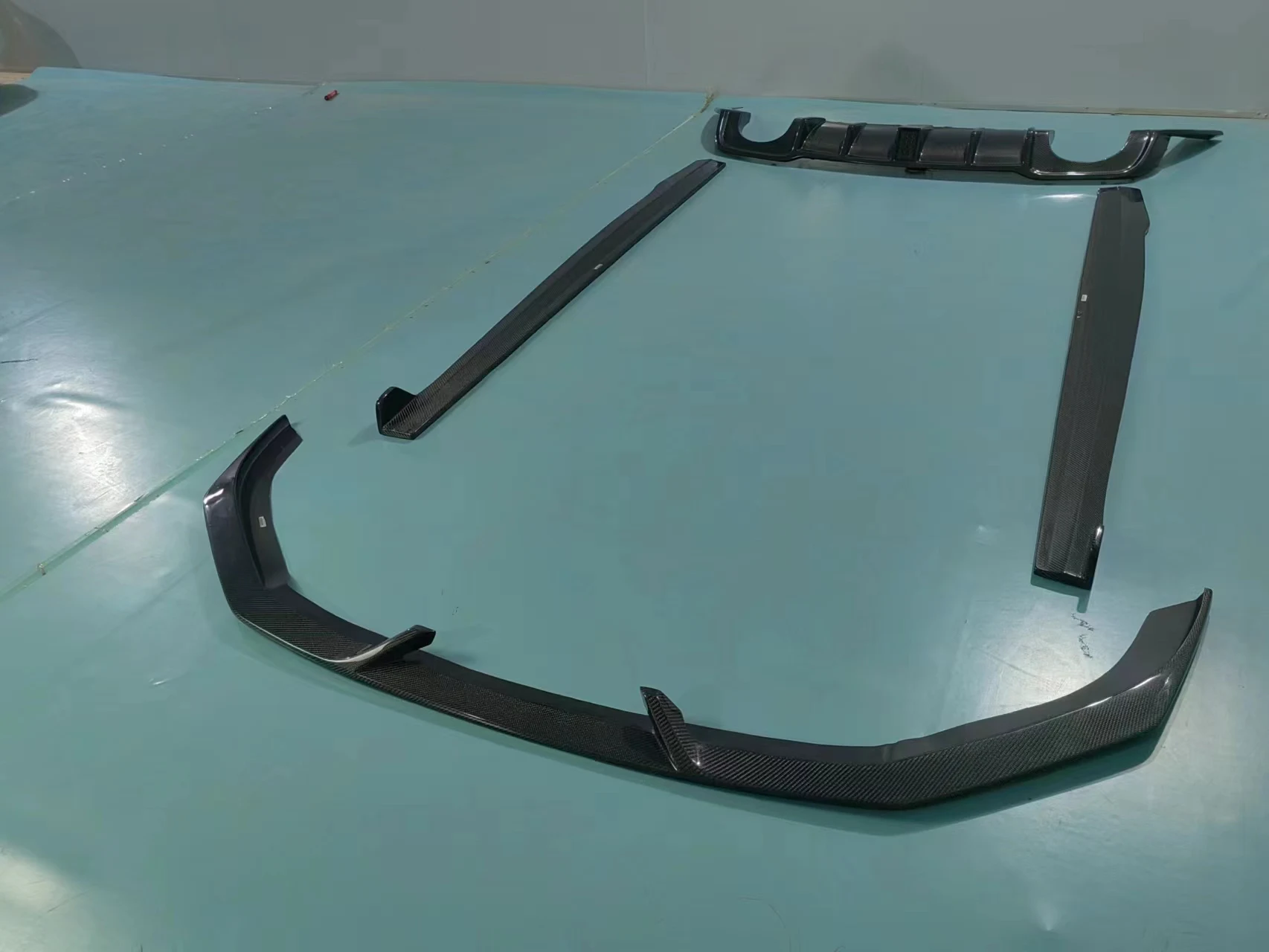 أعلى المواد ألياف الكربون الجبهة الشفاه التنانير الجانبية الناشر الخلفي مصدات السيارة ل Rs3 8 فولت 2017-2019