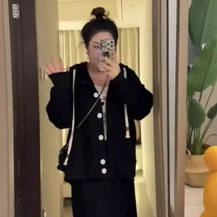 طقم مكون من قطعتين عالي الخصر وتنورة نصف تنورة للتنحيف للنساء بتصميم كوري عصري جديد مع غطاء للرأس