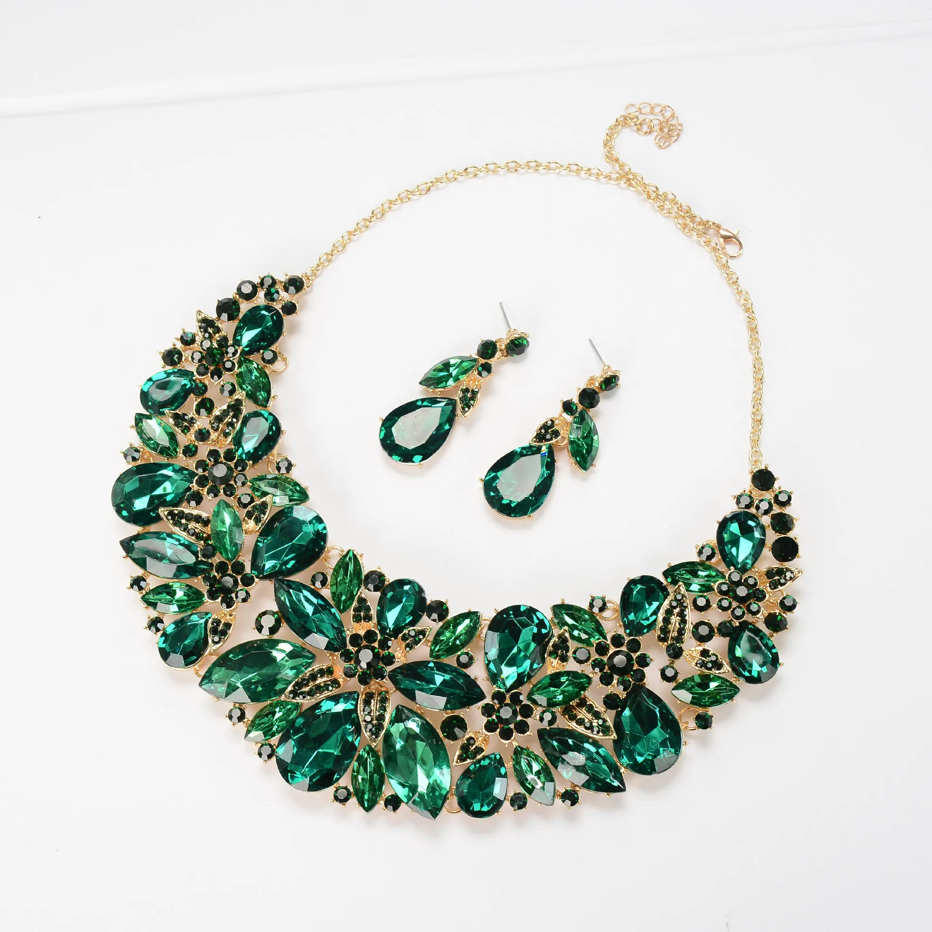 Cross border e-commerce, exaggerated crystal necklace, earring set, bridal banquet jewelry, women's accessories wholesale in Eur