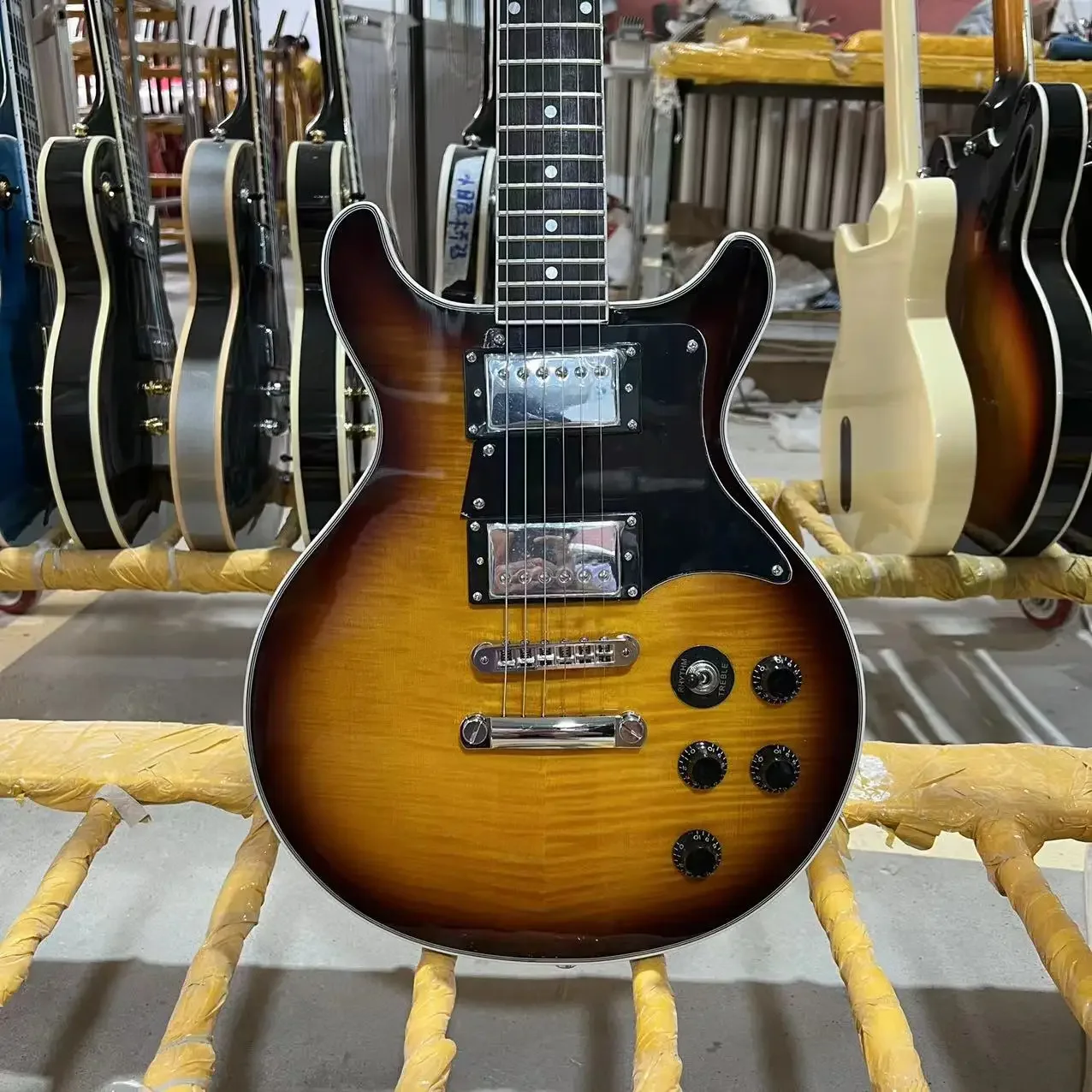 Electric Guitar, Vintage Sunburst Color, Rosewood Fingerboard, Tune-O-Matic Bridge, 6 Strings Guitarra