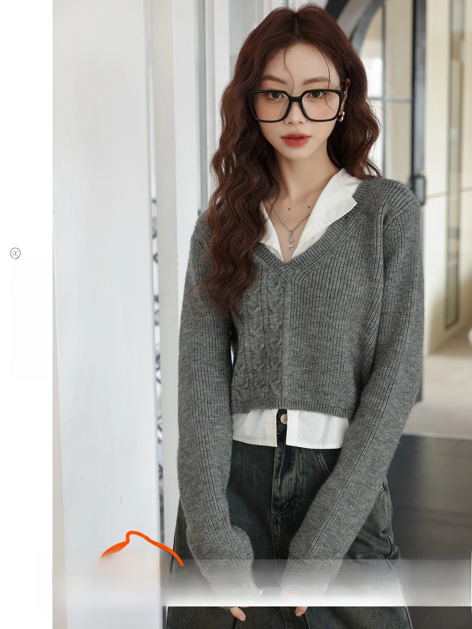 

Повседневный вязаный свитер с v-образным вырезом, искусственный двухсекционный женский модный весенний свитер 2022, новинка в стиле ретро, прямая трубка из полиэфирного волокна