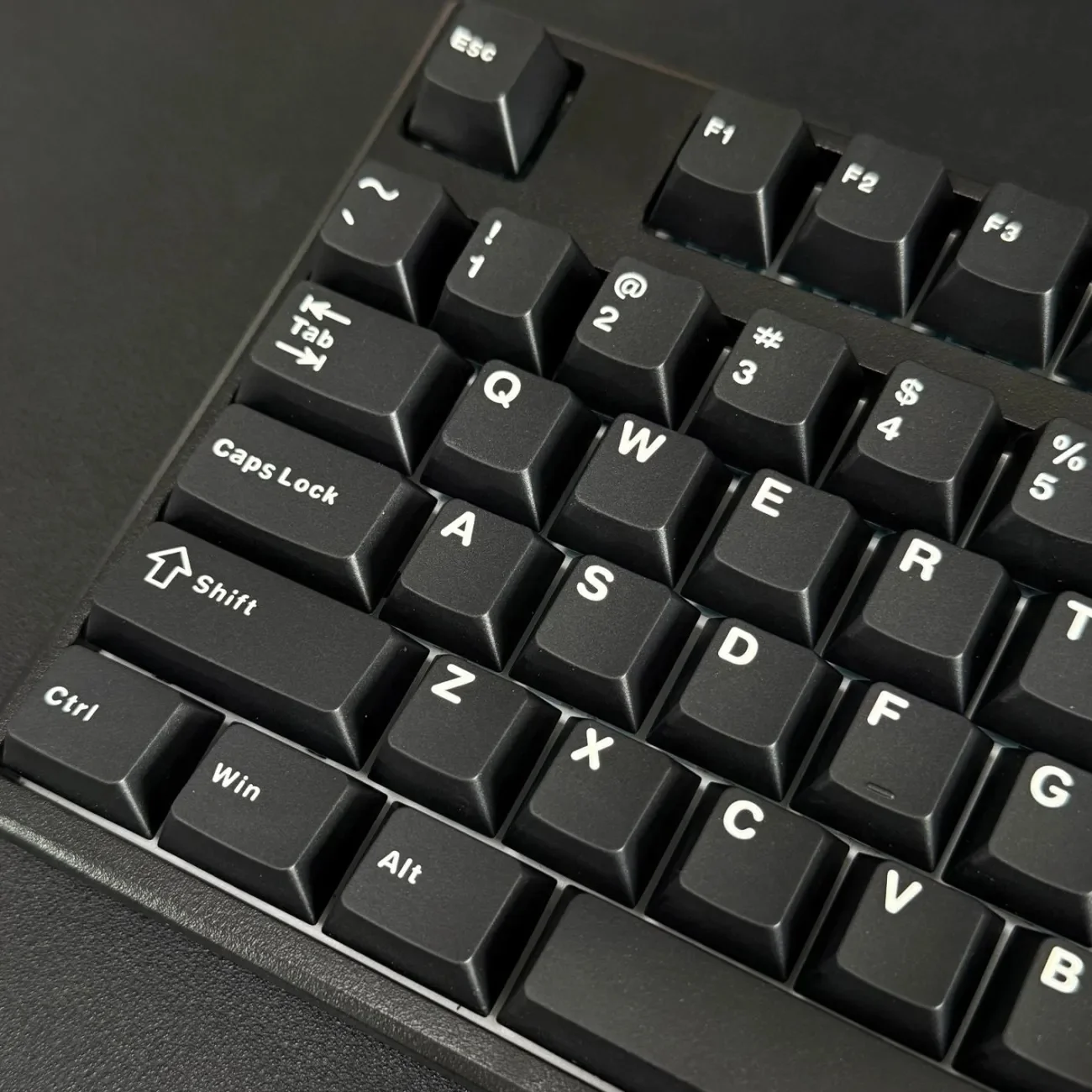 

Double Shot PBT Keycaps Set 120 Keys Custom Black Keyboard Key cap Cherry Profile for 61/64/68/84/87/100/104/108 Retro Keyboard