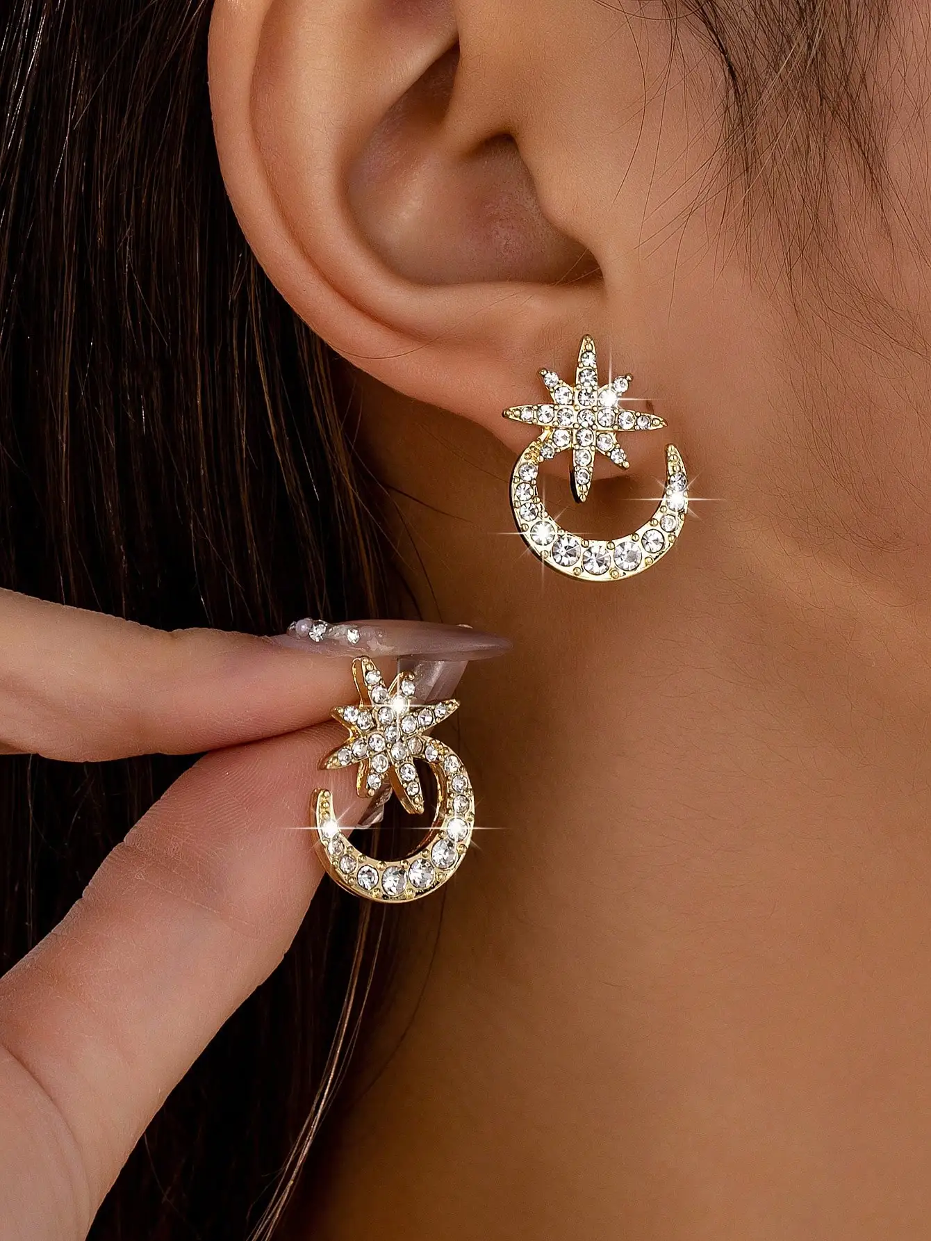 A Pair of Fashionable Sparkling Diamond Middle Eastern Light Luxury Trendy Sexy and Versatile Women's Star and Moon Earrings