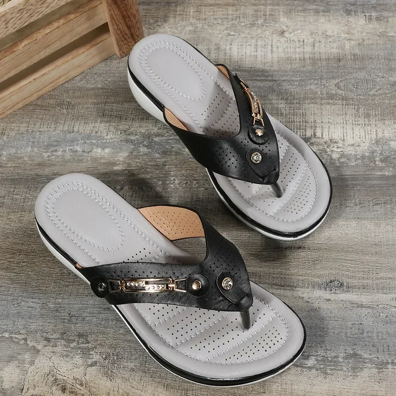 Women's Slippers 2023 Fashion Light Casual Metal Button Wedge Flip Flops Slides  Plus Size Platform Beach Sandals