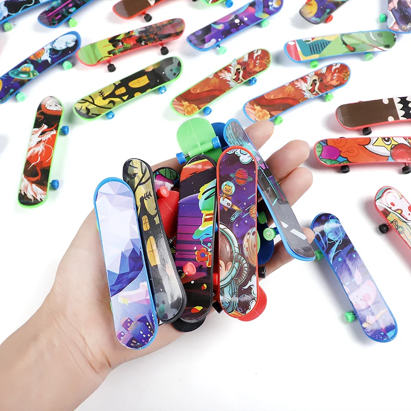 10 stks Vinger Skateboard Speelgoed Creatieve Vingertop Toets Kids Jongens Verjaardagsfeestje Gunsten Goody Pinata Vulstoffen School Gift