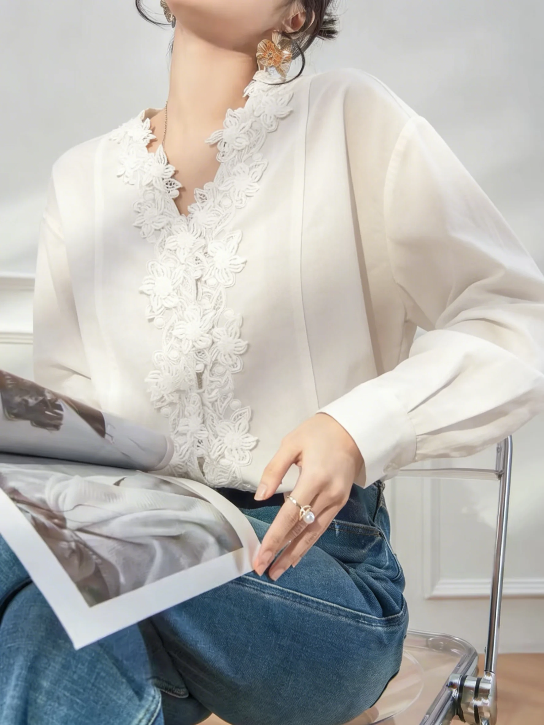 

Elegant White Embroidered Flower Linen Shirt Women's Style Spring Collection 2026 Casual Loose Fit Long Sleeve V-Neck Top