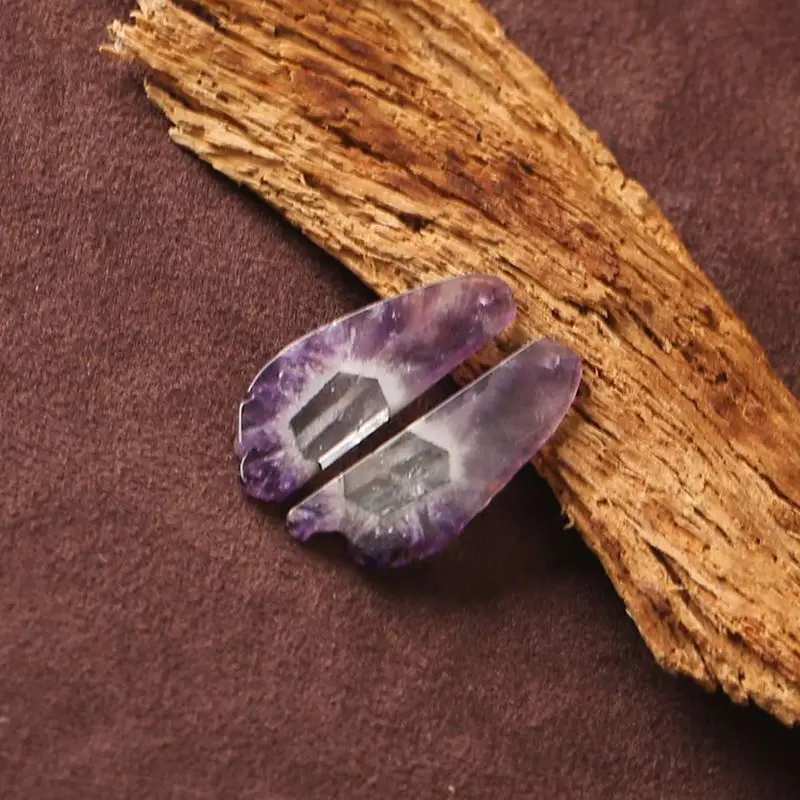 زوج من الأقراط على شكل جناح الجمشت الجيود - مكونات كريستال أرجوانية فريدة لصنع المجوهرات الحرفية 38 × 14 × 3 مم - 4.3 جم