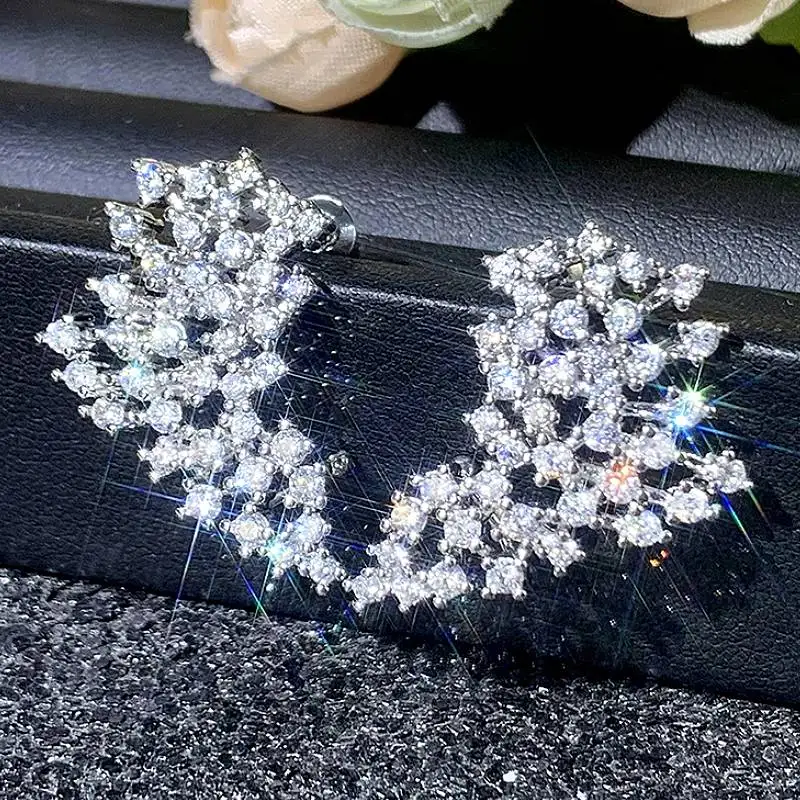 Huitan Ästhetische Damen-Ohrstecker mit Funkelnden Zirkonia-Steinen, Trendige Verlobungs- und Hochzeits-Accessoires, Eleganter Schmuck für Partys