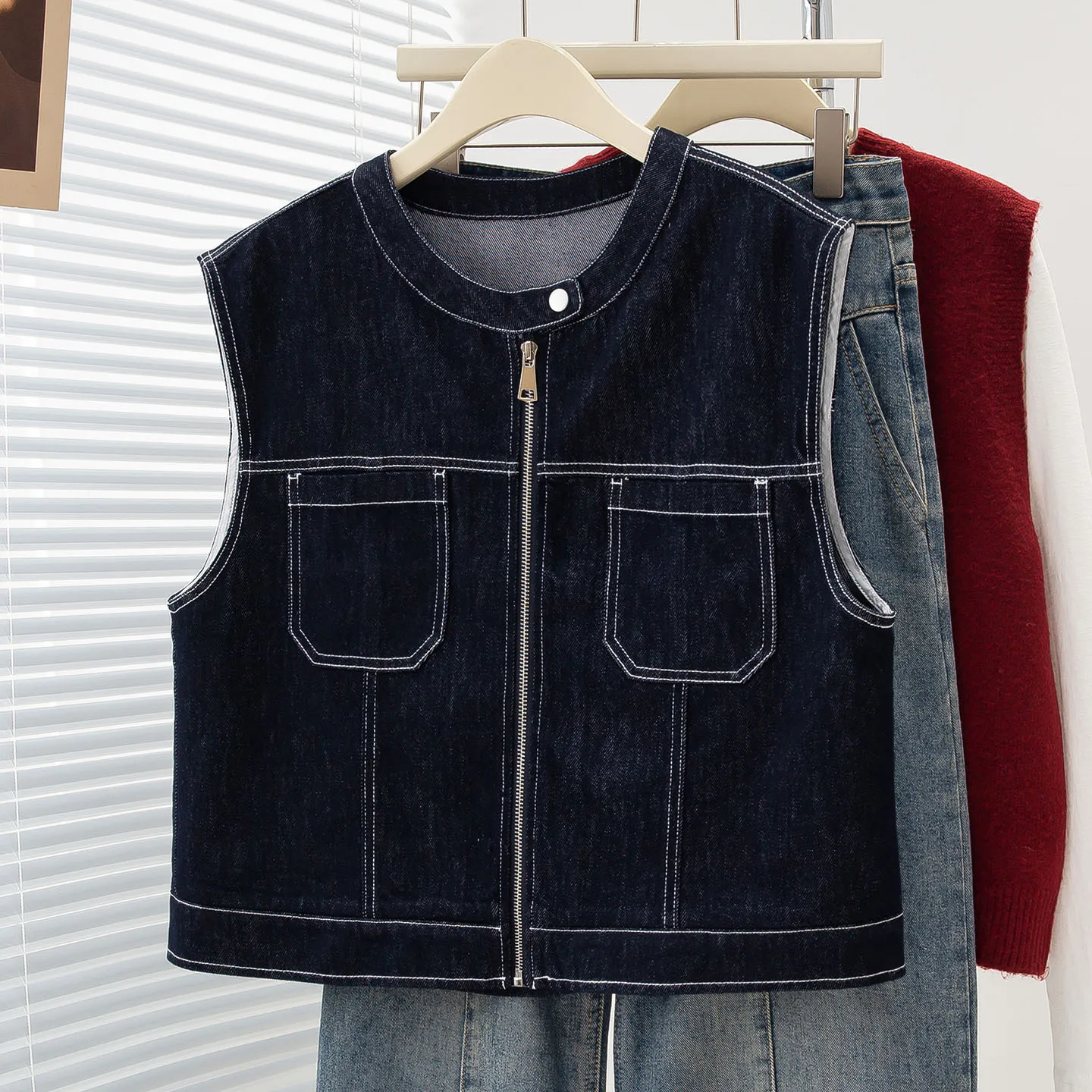 

Новый женский джинсовый жилет синего цвета на молнии, с круглым вырезом, в винтажном стиле, для повседневной носки, весенняя модная верхняя одежда