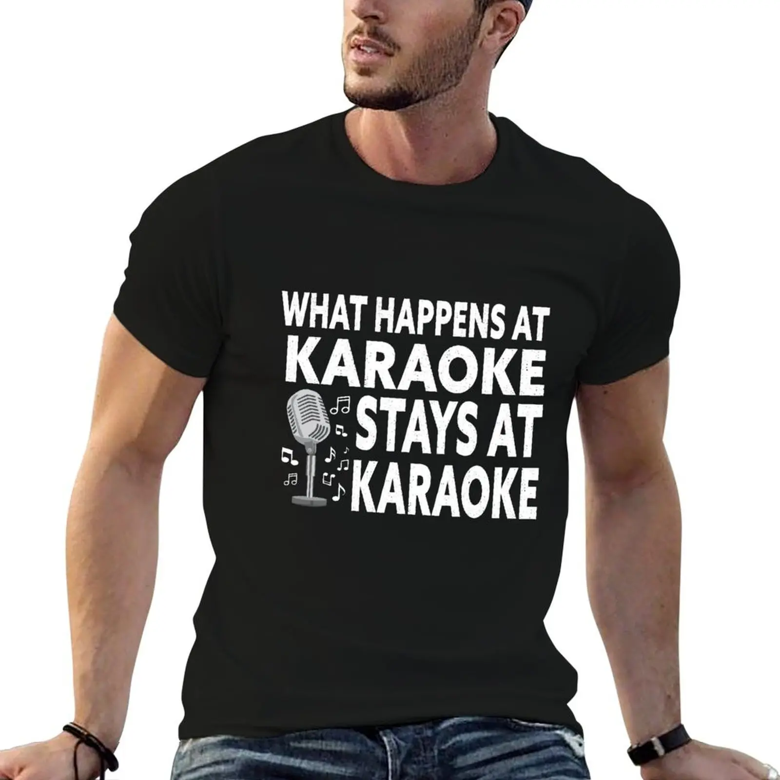 Camiseta de manga corta para trabajo al aire libre con la frase 'Lo que sucede en el karaoke, permanece en el karaoke'
