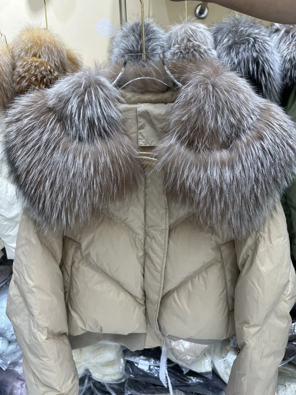 2024 American Fashion Fox Fur Coat Real Fur Winter Coat Women White Duck Down Jacket Turn-down Collar Designer Outerwear