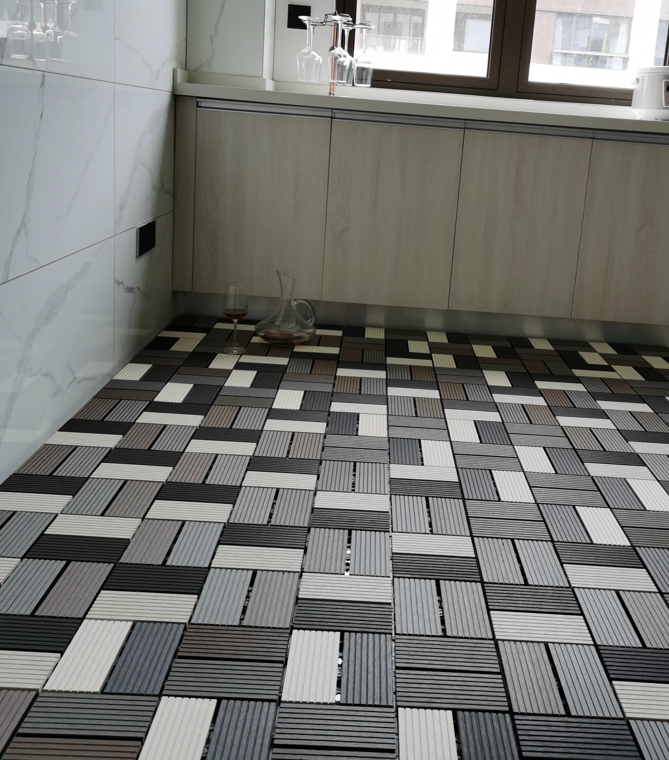 Afbeelding 6: Moderne stijl buiten DIY in elkaar grijpende WPC terrastegels, eenvoudig te installeren vloerbedekking