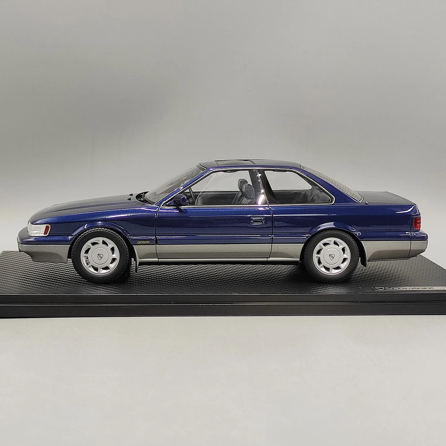 IG 1:18 Scale Leopard F31 Ultima V30 Dark Blue 1559 Resin Car Model