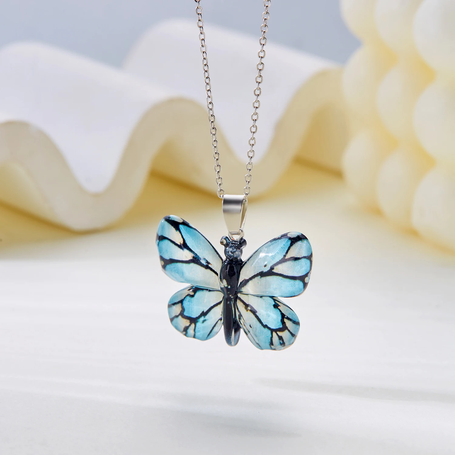 Colorful Resin Butterfly Clavicle Necklace for Women Exquisite Stainless Steel Insect Pendant Necklace Aesthetic Party Jewelry