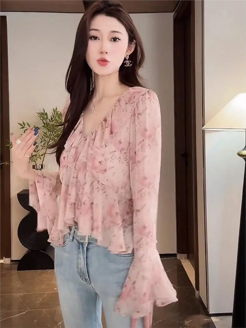 Sweet Floral V-ne شيفون irt المرأة الجميلة الدانتيل تقليم الأعلى Ele Faionable Age-defng 2025 جديد Sle تخفيف الرياح