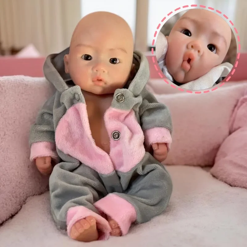 

10-дюймовая мягкая однотонная силиконовая кукла Bebe Reborn с открытым ртом для мальчика с окрашенной лысой, мягкая на ощупь, гибкая кукла, водонепроницаемая кукла Reborn Boy