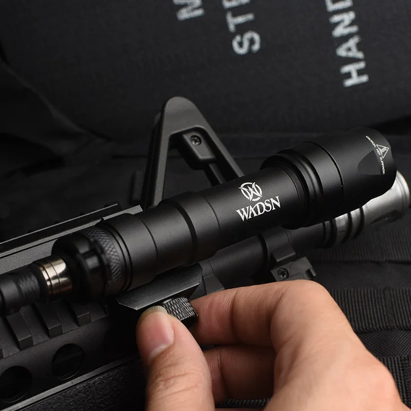 WADSN M600C M600 Tactical Scout Light Rifle Weapon Flashlight LED Hunting Weapon Spotlight Momentary Pressure Pad Switch