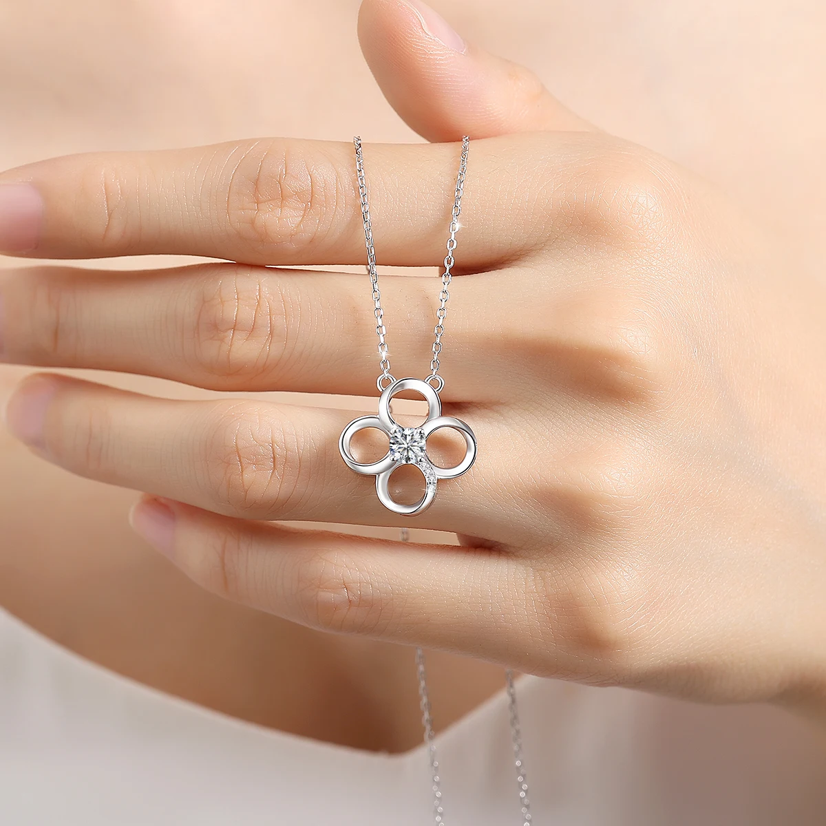 925 Sterling Silver Four Leaf Moissanite Necklace Female Sparkling Cubic Zirconia Clavicle Chain Jewelry GRA Certified