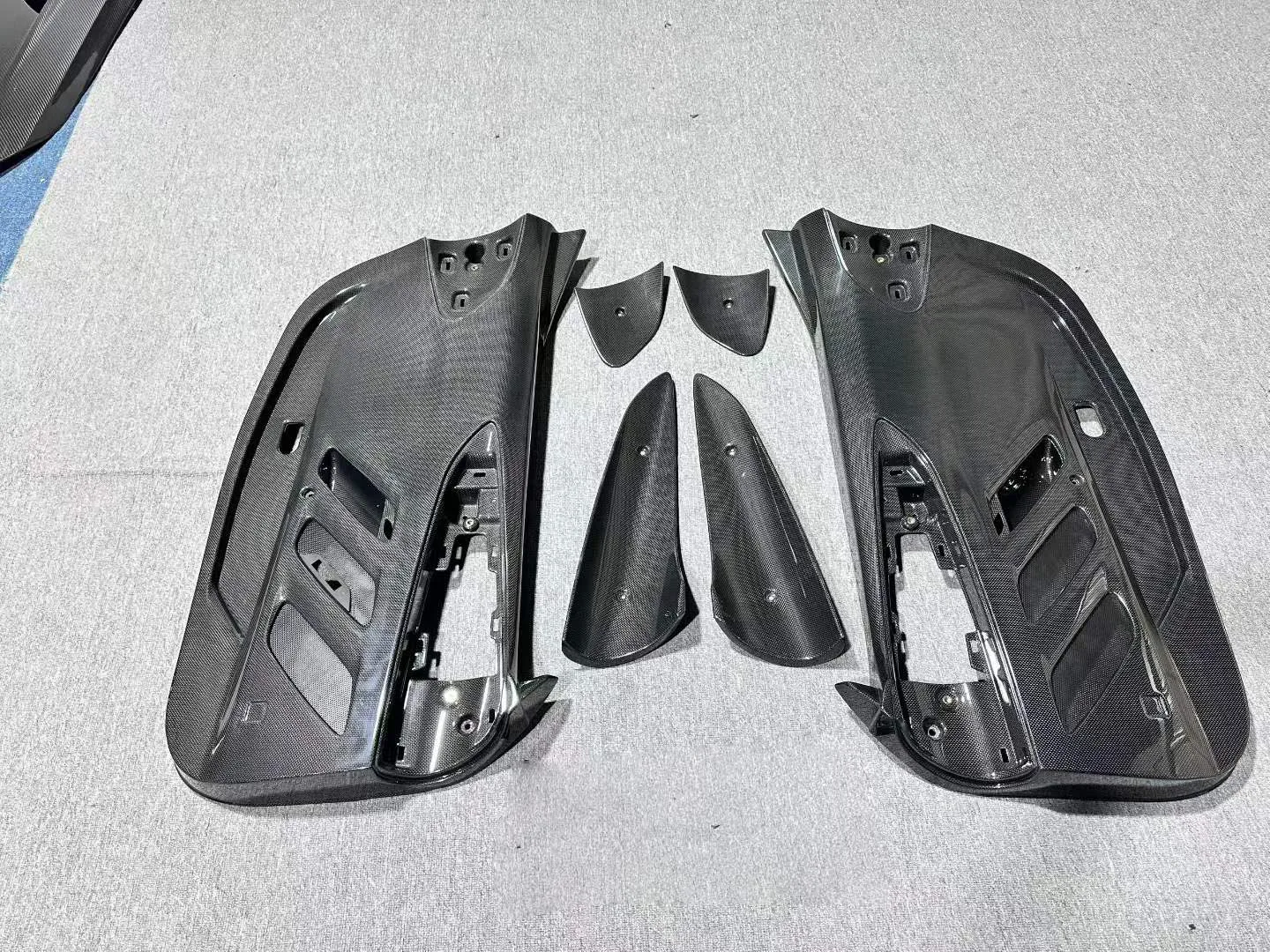 High Quality Dry Carbon Fiber Interior Door Panels for Ferrari SF90XX Dry Carbon Fiber Front Door Plate Perfect Fitment