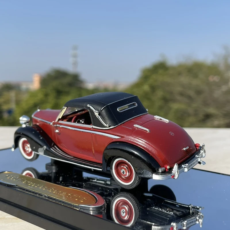 1/43 Classical Old Car Alloy Car Model Diecasts Metal Simulation Retro Vintage Car Model Vehicles Collection Childrens Toys Gift