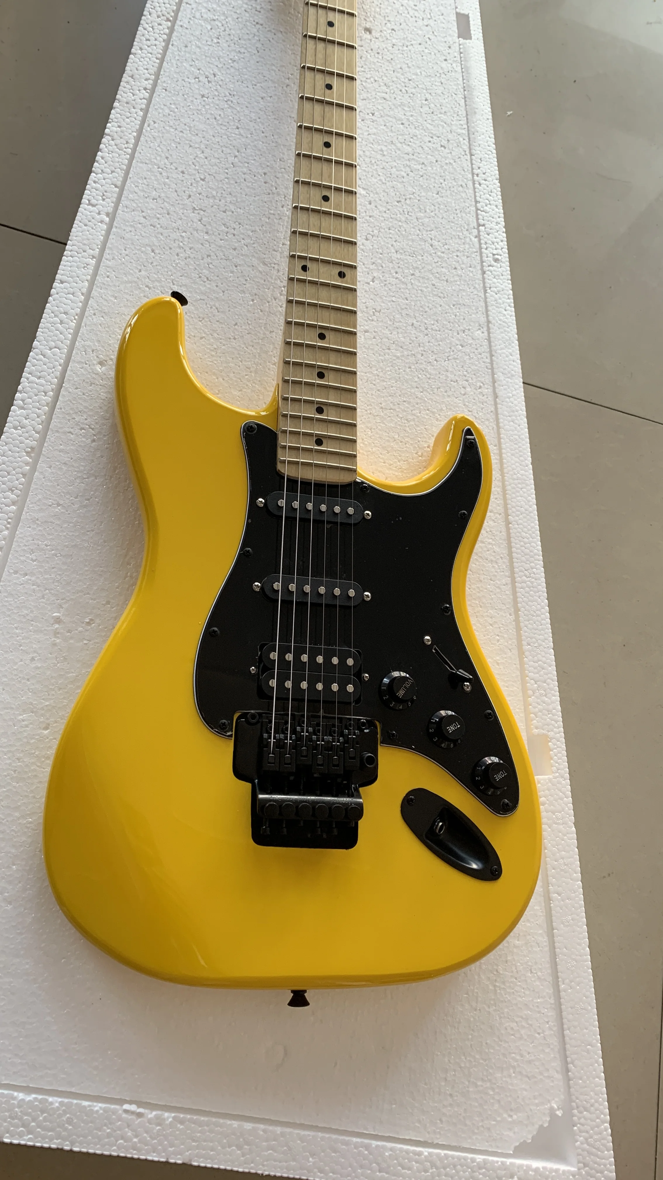 Classic high-end 6-string electric guitar, double vibrator bridge, single double pickup, five-level tone conversion, free shippi