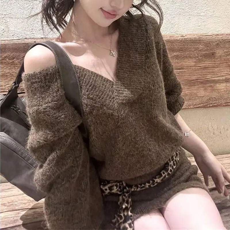 

French Style Vintage V-Neck Knitted Mini Dress Autumn Winter Solid Color Female Clothing Aura Waist Fashion Hole Bag Hip Dresses