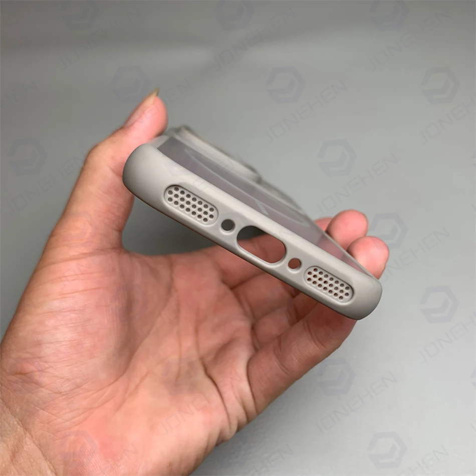 Magsafe 用磁気充電フロストアーマーケース OPPO - Matte Frosted Case のレビューと価格