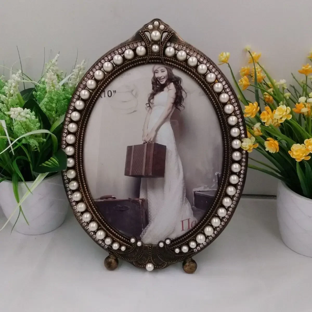 Manufacturers offer a wide range of discounted materials for photo frames