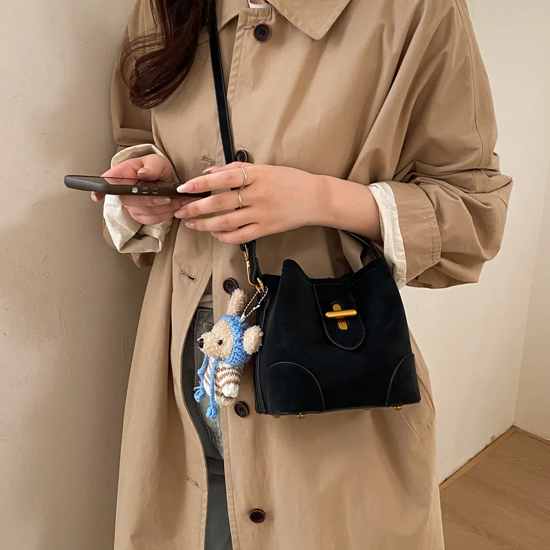 

Retro Lock Bucket Bag for Women 2026 New High Quality Versatile Handbag Trendy Fashion Single Shoulder Crossbody Bag itabag sac