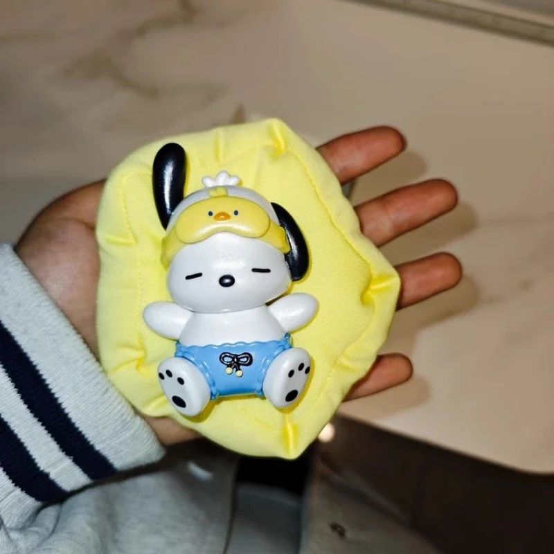 

Аниме мягкий диван серии игрушка Hellokitty Kuromi спальная поза кукла настольная модель украшения украшения автомобиля детский подарок на день рождения