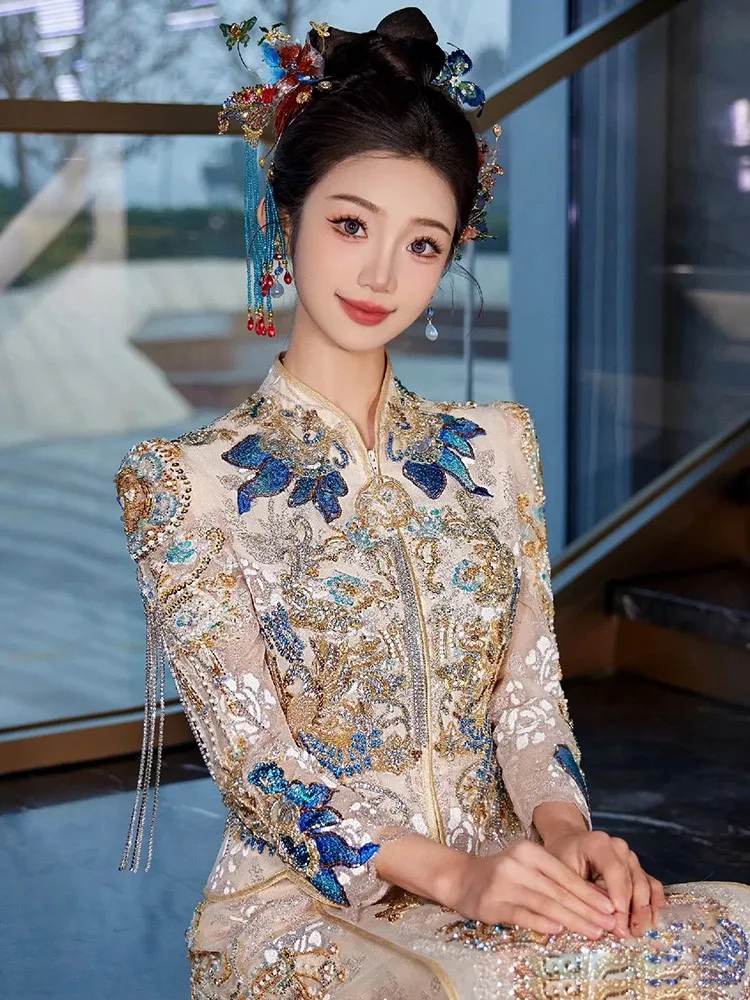 

A new style of blue wedding dress with Chinese-style bride's phoenix crown red dragon and toasting