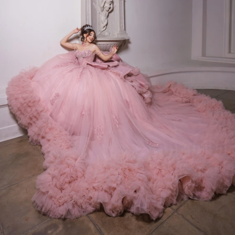 Rosa brilhante quinceanera vestidos fora do ombro apliques rendas miçangas cristal em camadas tull festa de aniversário doce 16 vestido