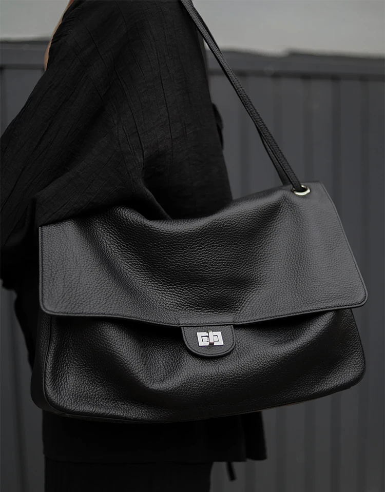 Large Capacity Soft Grain Top Layer Cowhide Leather Mailman Bag Simple Commuter Shoulder Bag with Flip Cover for Men And Women