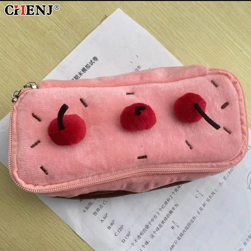 

Плюшевый пенал большой емкости Kawaii Cherry Cake Design Fuzzy Cute, школьные принадлежности, органайзер для канцелярских принадлежностей, чехол-держатель для девочек