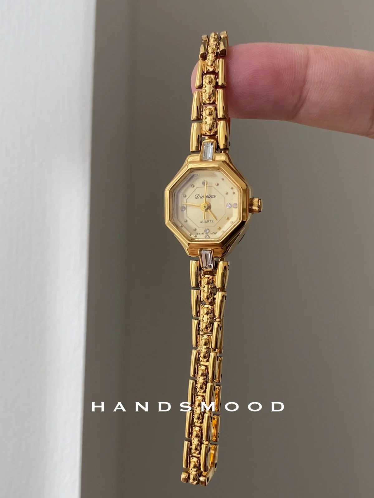 Smallgoldwatchwiththin strapstylish and exquisite light luxury temperament small dial women's watchwomen's stainless steel watch