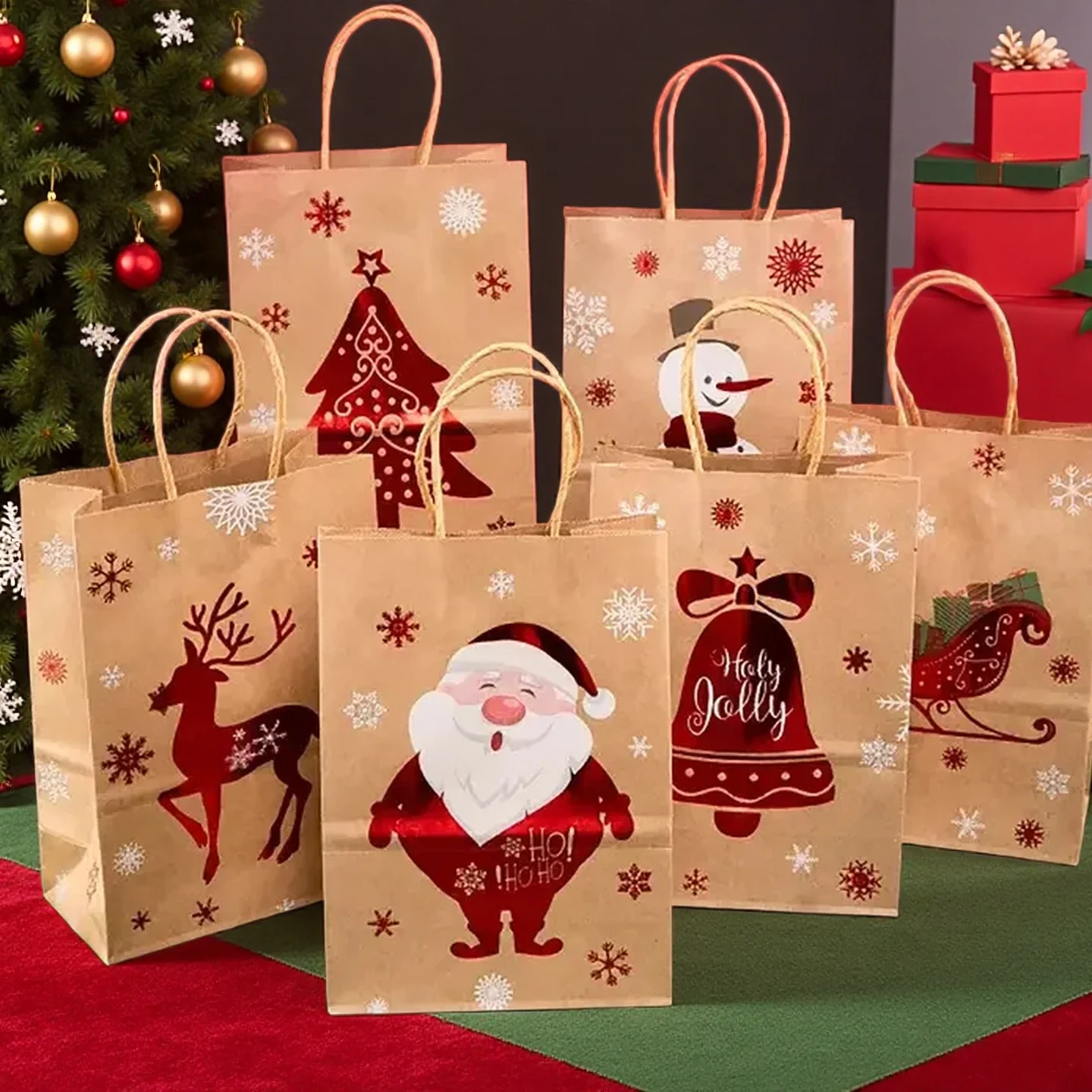 12pçs novos sacos de presente de papel estampado de folha de natal, sacola kraft marrom com design de árvore de floco de neve de rena para presentes de festa de feriado