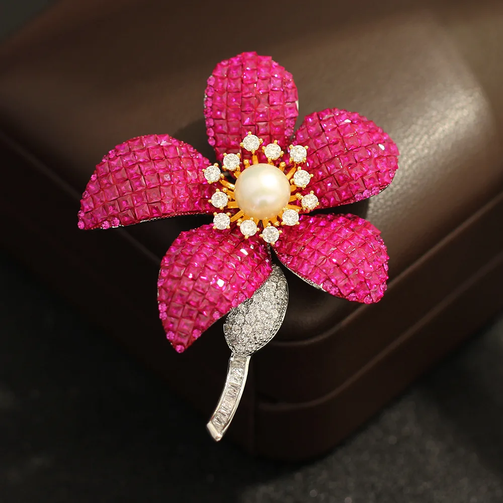 broche-de-luxe-elegante-et-atmospherique-pour-femme-en-pierre-de-l'industrie-lourde-incrustee-de-cristal-rouge-et-de-perle-d'eau-douce-motif-magnolia
