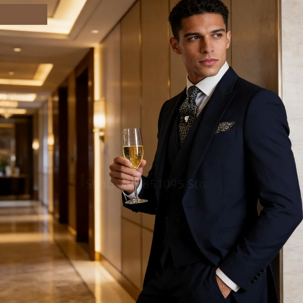 

Красный свадебный смокинг для мужчин, комплект из 3 предметов: костюм для торжественных мероприятий, выпускного, для женихов и шаферов, модный, приталенный крой