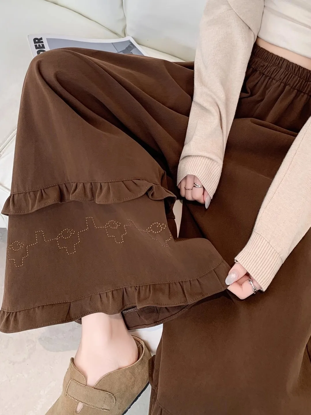 

Женские повседневные джинсы с высокой талией, широкими штанинами, кофейного цвета, укороченные, свободного прямого кроя, из хлопка, с деревянной пуговицей