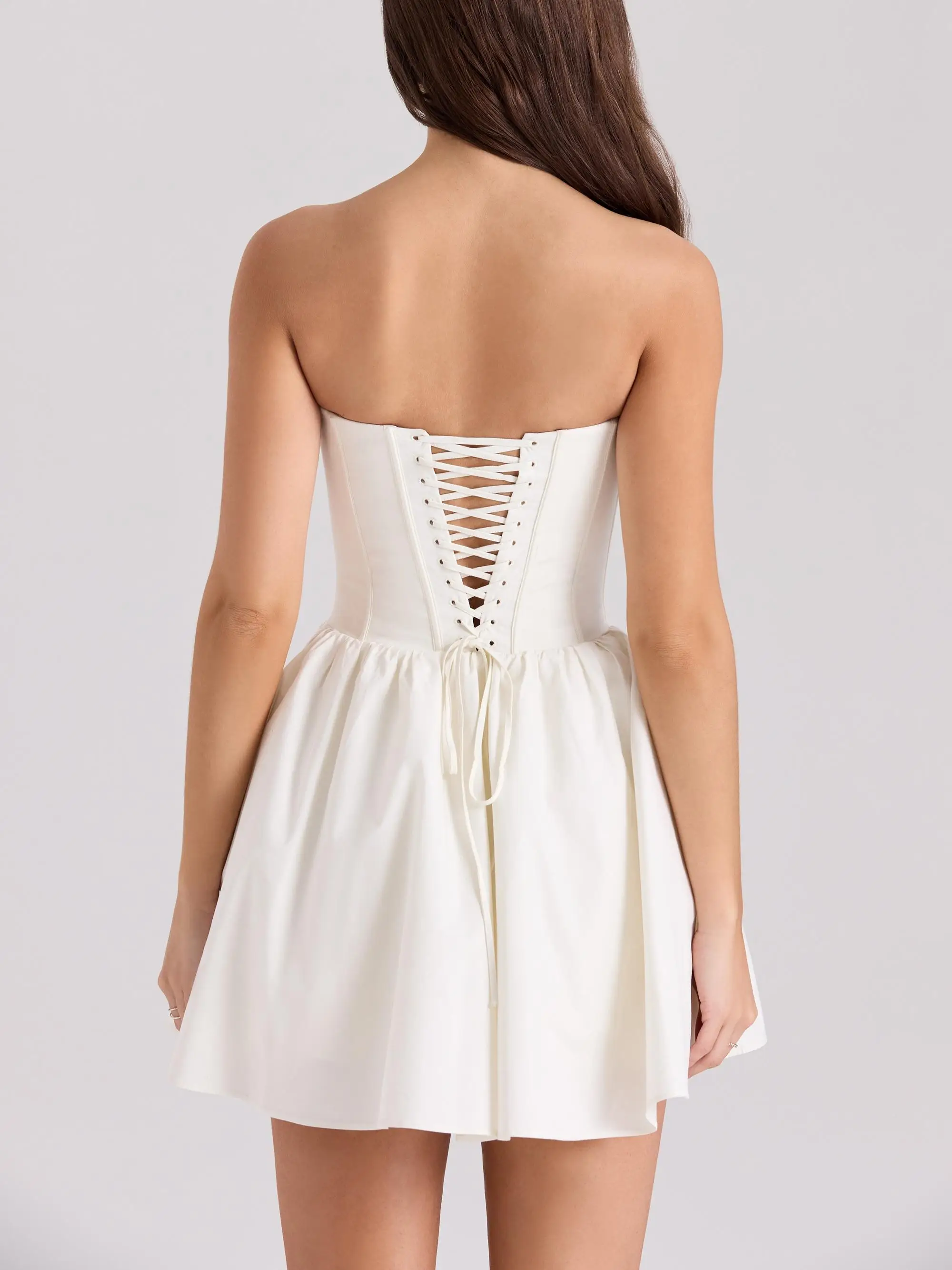 فساتين فاخرة للنساء 2025 فساتين صيفية للنساء فساتين الحفلات المسائية bodycon فستان أبيض قصير أنيق فستان مكشكش صديرية دائرية